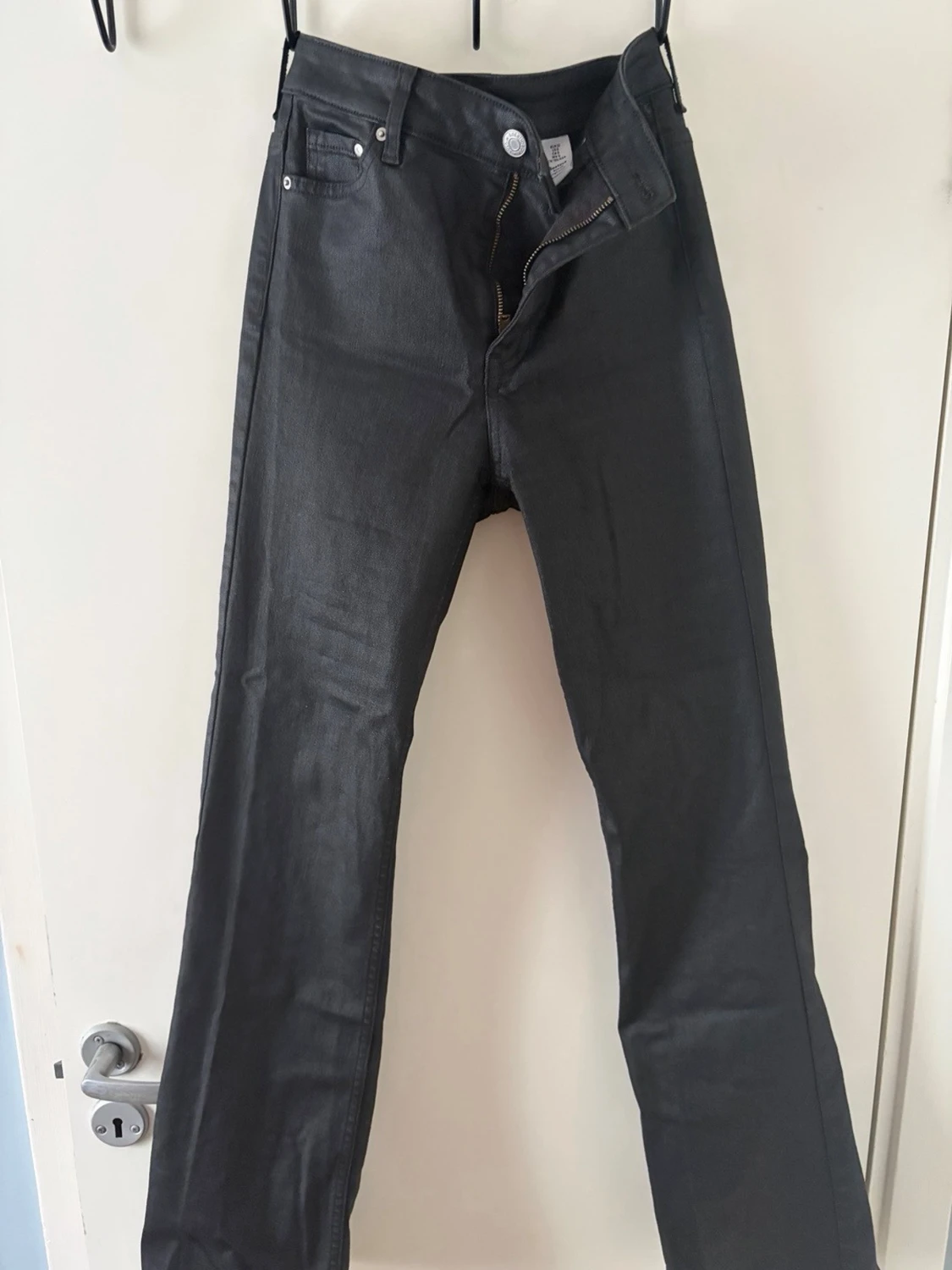 Svarta bootcut jeans från &Denim