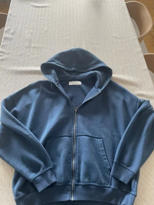 Hollister zip up hoodie  - Bra skick. Storlek XL