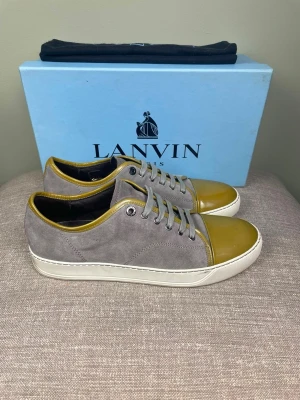 Lanvin skor - Hej, säljer nu dessa svin snygga Lanvin skor. Skorna är i grymt skick! Begränsat antal boxar och dustbag. Hör av dig vid frågor. 