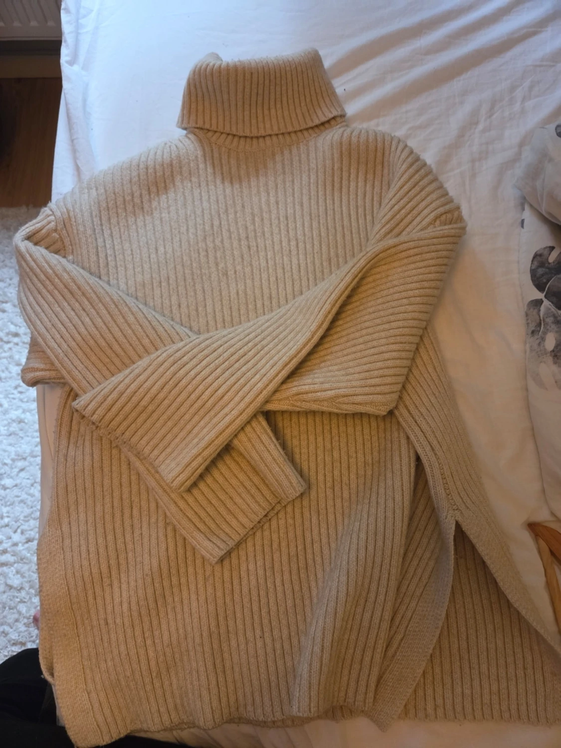 Beige ribbad polotröja