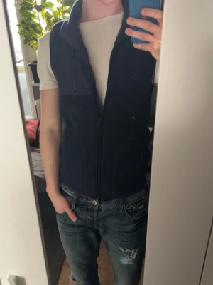 Fleece väst  - Fleece väst - Storlek: XS - Mycket bra skick - Mitt pris: 199kr - hör av dig vid funderingar 💫