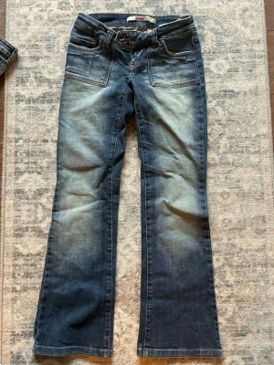 Low rise - Midjemått: 36 cm Innerbenslängd: 76 cm