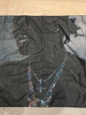 Ken carson flagga - Tja säljer min Ken carson flagga pga förlorat intresse. Mvh Felix