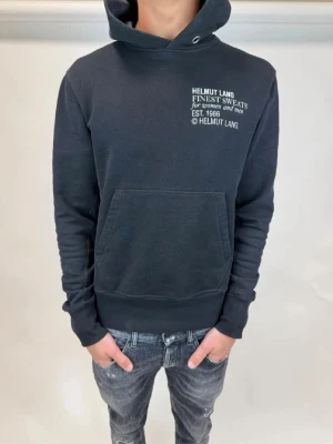 Helmut Lang Hoodie  - Hej! Säljer nu denna väldigt snygga och sällsynta Helmut Lang Hoodie! Storlek S,  Sällsynt model som inte längre säljs i butik! 