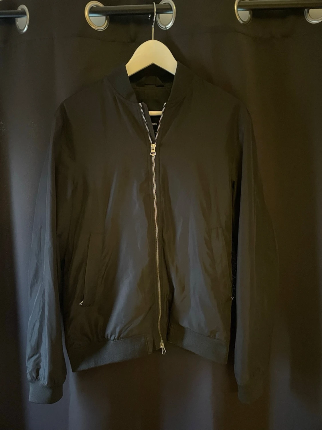 Tre  bomberjackor i beige och svart - 1