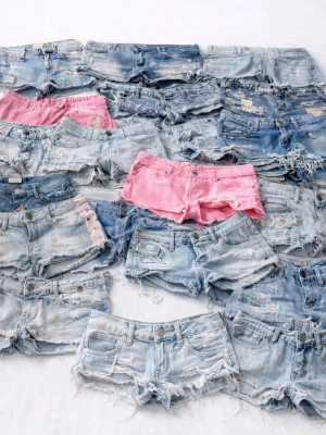 MASSA LOWRISE JEANSHORTS  - Flera storlekar och färger! Hitta alla på min profil!