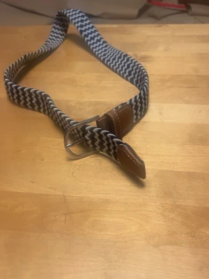 Blå vitt bälte - Helt nytt 102cm!