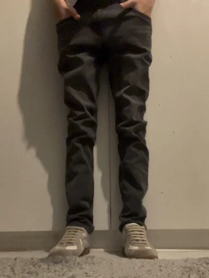 Levis - Skit snygga Levis jeans. Hör av er om ni har några funderingar😃 Pris kan diskuteras!