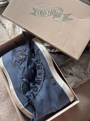 Blå höga sneakers från Odd Molly - Söta odd Molly skor perfekta för vår och sommar❤️❤️