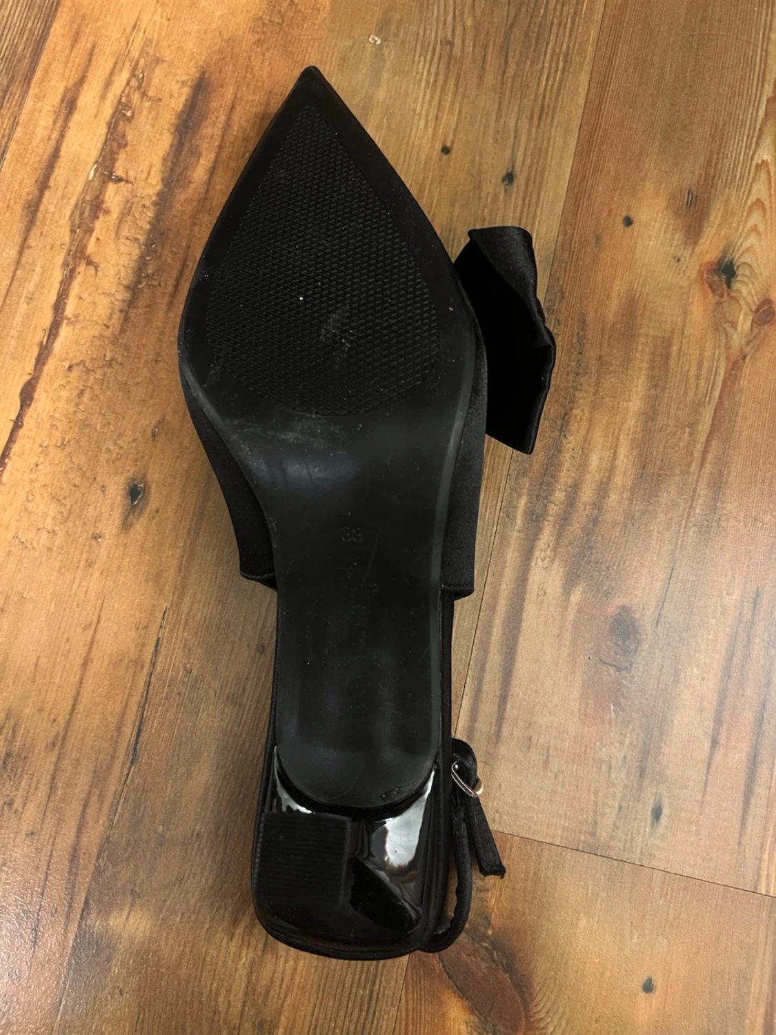 Svarta pumps med rosett - 3