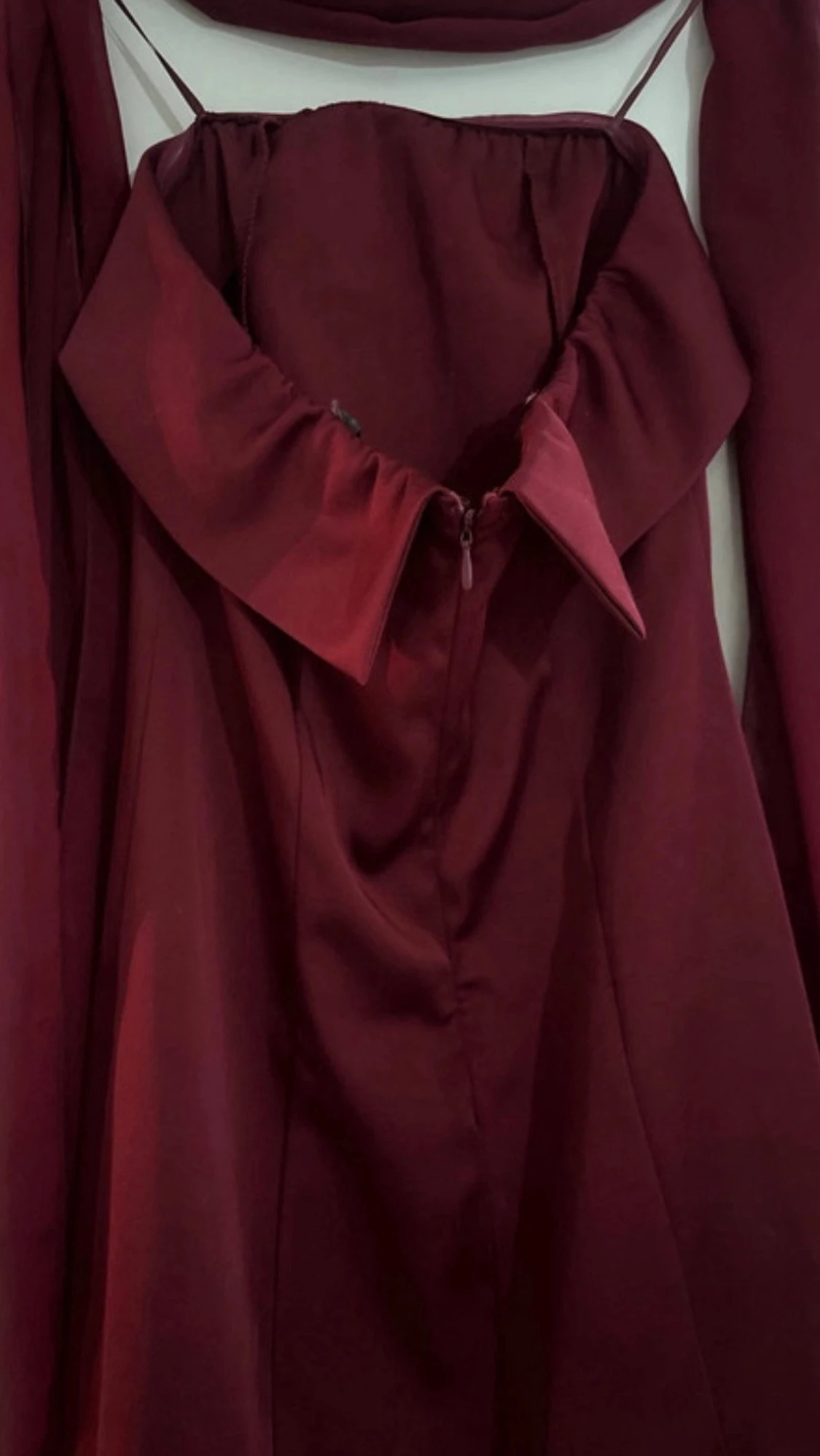 Vinröd axelbandslös klänning - 2