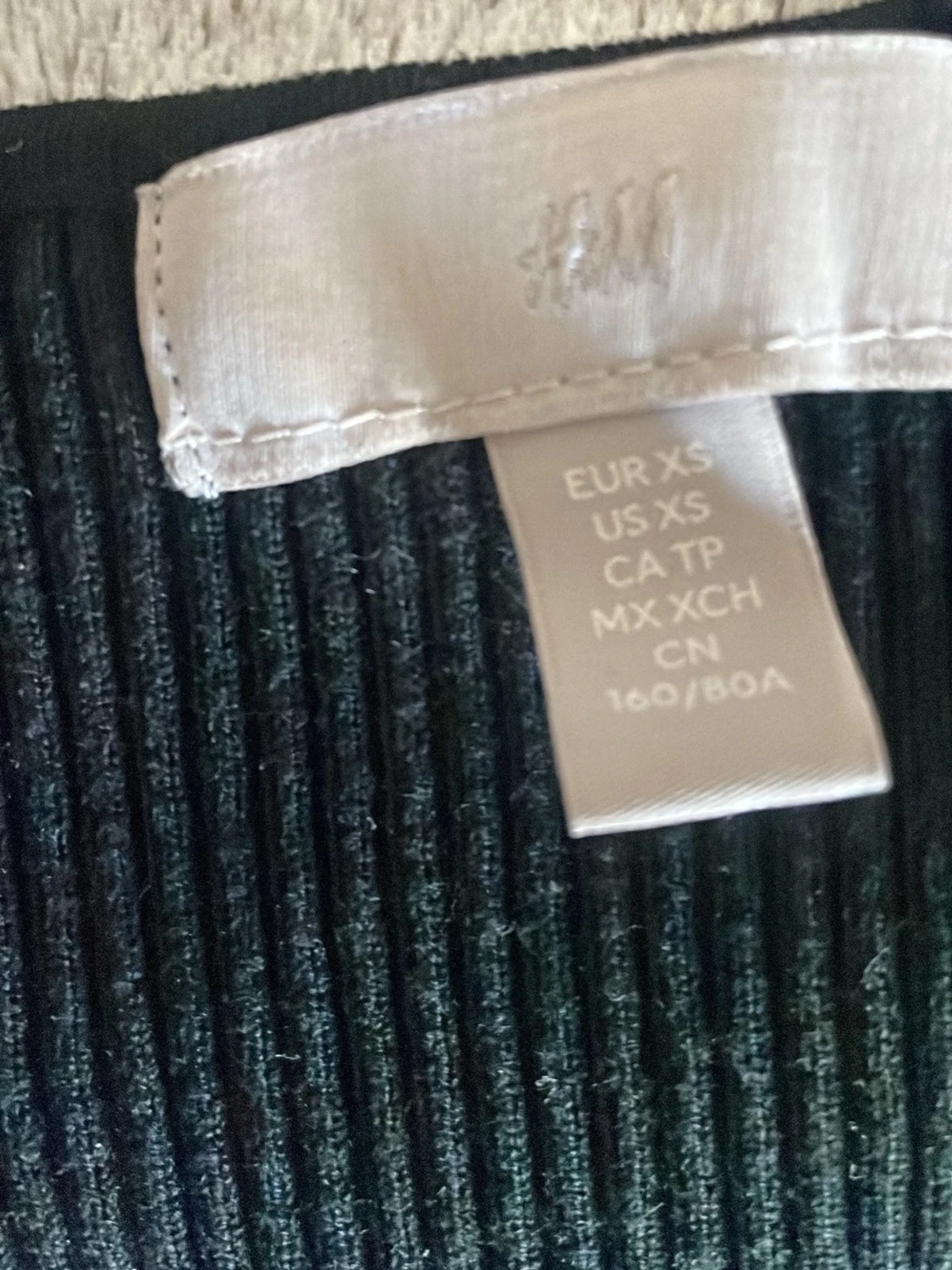 Svart ribbad topp från H&M - 1