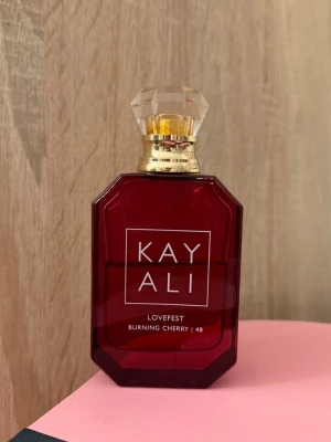 Kayali burning cherry - Mer än hälften kvar av 50ml
