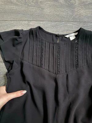 Söt blus hm - Söt blus från hm som ej går att få tag på längre, strl xs🩷