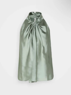 Grön Satin Blus - Använd fåtal gånger typ 3! Superfin verkligen😍 Säljer då jag har för mycket kläder💗Den är storlek 40 men jag brukar ha 36-38.