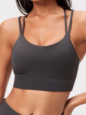 Sport-bh stronger  - Jättesnygg sport bh från stronger i färgen ”Bristol black”. Köpte fel storlek o säljer eftersom den är för liten för mig. Originalpris är 599kr, den har prislapp kvar. Aldrig använd, inga defekter förekommer. Skriv om ni har frågor 💓