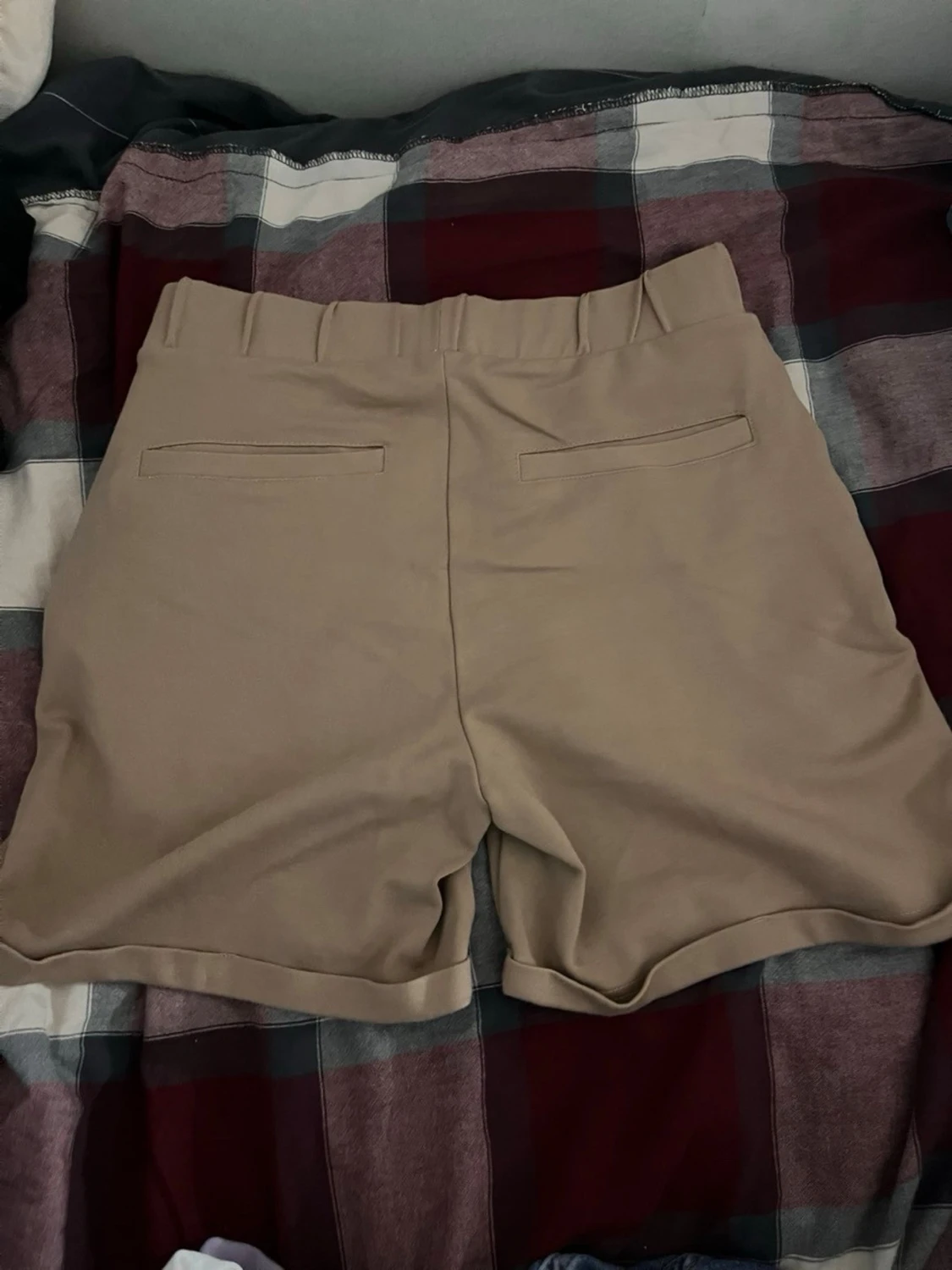 Beige midwaist shorts med fickor från lager 157 - 1