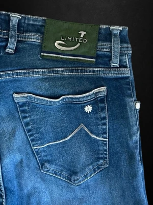 Jacob Cohen jeans - Stilrena feta jeans perfekt inför sommaren