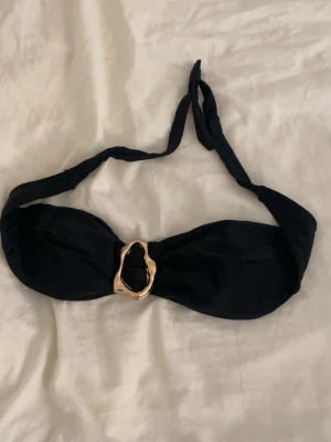 Svart bandeau bikini topp - aldrig använd, mindre i storlek