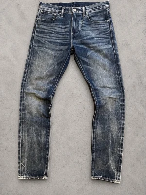 Jeans washed - Feta jeans från levis med go tvätt. Längd: 105cm midjebredd: 44cm. W31 L32. Skulle ändå säga att dom är hyfsat true to size! Passar dig runt 180cm. Skickar snabbt!!