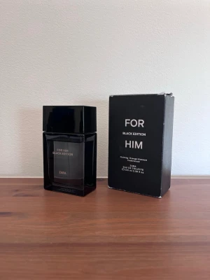 Parfymer till bra pris! - Bild 1-2: Eau de toilette 100 ml från Zara. Knappt använd, ca 95% kvar. Pris: 149 kr.                        Bild 3-4: Eau de toilette 100 ml Banderas ”The Icon”. Knappt använd, 95% kvar. Pris 169 kr.                Bild 5-6: Eau de toilette 100 ml från Zara, ca 60% kvar. Pris: 99 kr. Kan lösa bättre pris vid köp av flera’