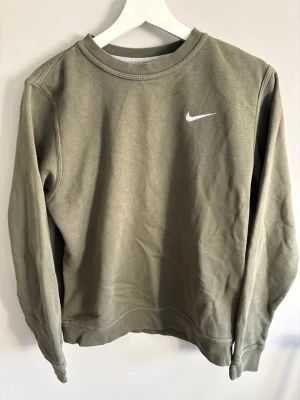 Vintage Nike crewneck - Säljer en crewneck från Nike i strlk S