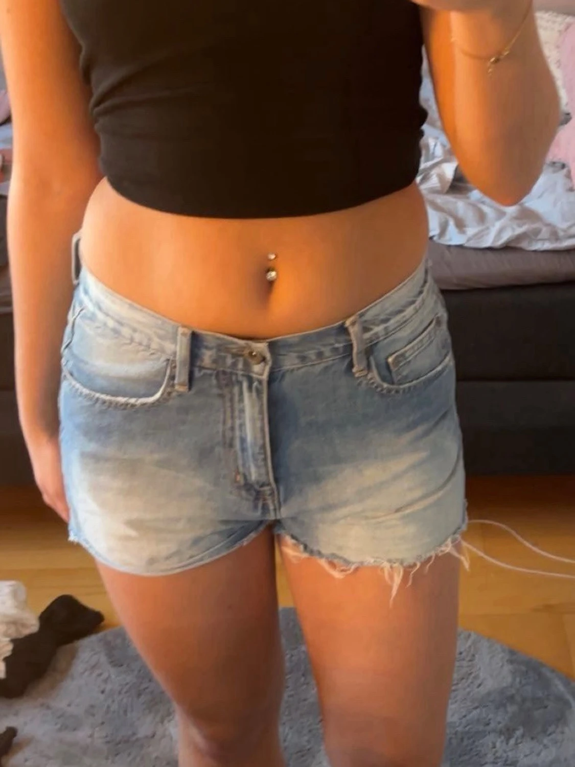 Ljusblå jeansshorts med fransig kant från Crocker