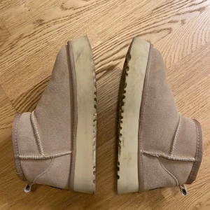 Uggs - Beige färg i storlek 39.