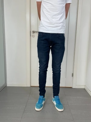 4 Replay, 1Ysl hoodie, 1 John Henric tröja  - Säljer nu dessa Replay Jeans, W32 o L32, skriv för fler bilder/frågor🙌🏼Säljer nu dessa Replay Anbass Jeans, W29 o L32, skriv för fler bilder/frågor🙌🏼Säljer nu denna mörkblåa John Henric tröja som är riktigt bra skick i storlek M, skriv för fler bilder/frågor🙌🏼Säljer nu denna super feta Saint Laurent hoodie, skriv för fler bilder/frågor🙌🏼Säljer nu dessa Replay Jeans, W31 o L32, skriv för fler bilder/frågor🙌🏼Säljer nu dessa mörkblå/svarta Replay Anbass Hyperflex Jeans, W31 o L32, skriv för 