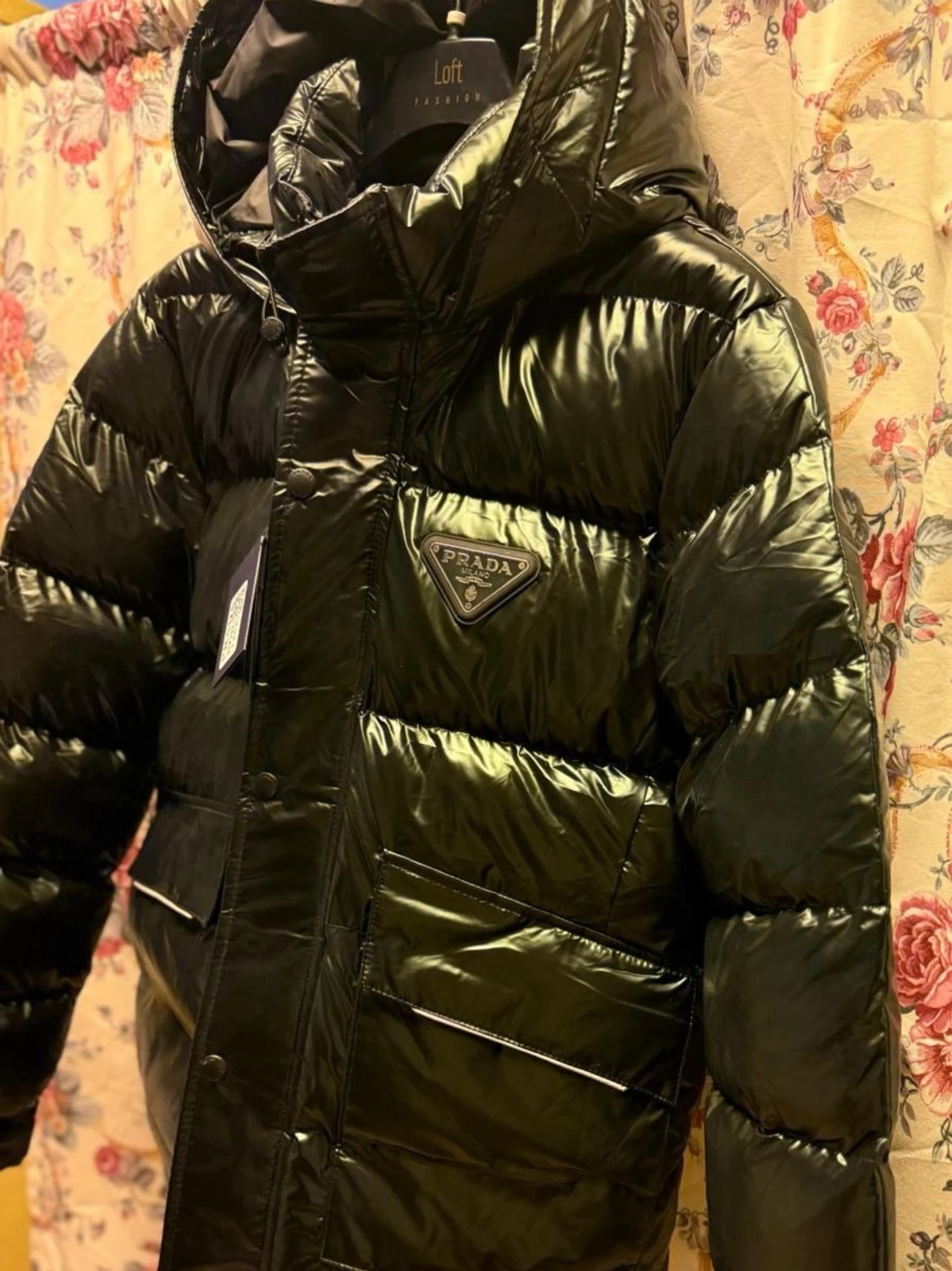 Svart glansig dunjacka från Prada - 2