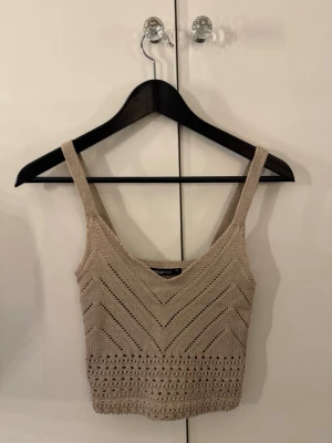 Linnen/toppar 40kr styck - Samtliga toppar/linnen passar en person som bär XS/S. Priset är 40kr styck. Kan bli billigare om man köper fler 🩷