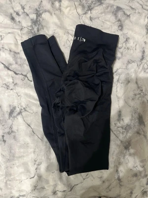 Relode träningstights  - Säljer mina relode tights då dom är för små för mig nypris 699kr säljer för 300kr storlek XS  Köpta nyss men kan inte ha dom därför säljer jag dom endast provade men var för snabb att dra bort prislappen. 💕