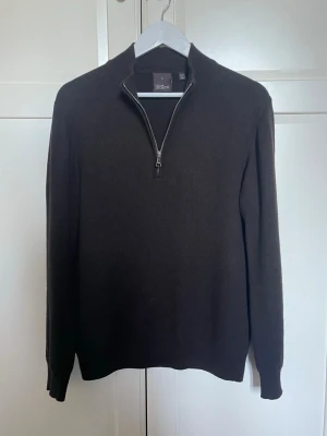 Oscar Jacobson half zip  - Brun Oscar Jacobson half zip i ull och kaschmir blandning | storlek S |