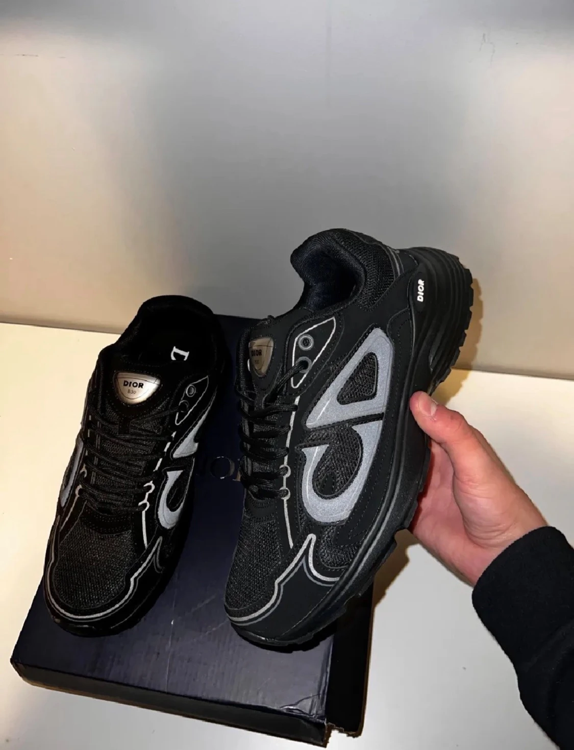 Svarta Dior sneakers med silverdetaljer - 1