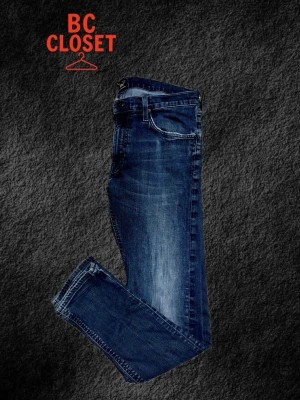 Blå Lee Jeans W32 L32 - Snygga blåa jeans ifrån Lee i slimfit! Jeansen är i storlek W32/L32. Priset är diskuterbart, kontakta mig för alla frågor och funderingar! ✅🤝