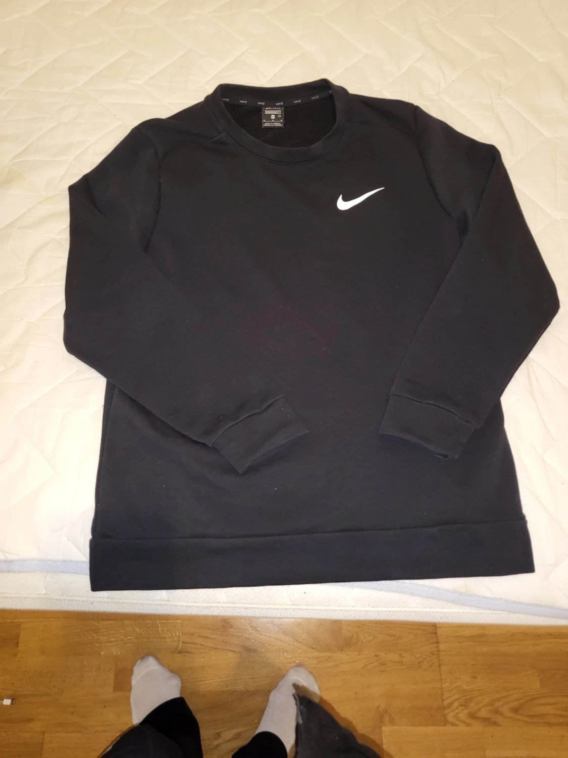 Svart sweatshirt från Nike dri-fit