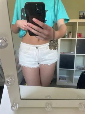 Superfina jeansshorts - Superfina jeansshorts i storlek xs