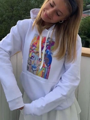 The Cool Elephant hoodie🥰✌🏼💓🪼 - Säljer denna skit coola Hoodie ifrån The Cool Elephant, den är i storlek xs💓 Tveka  INTE att höra va er kring frågor!