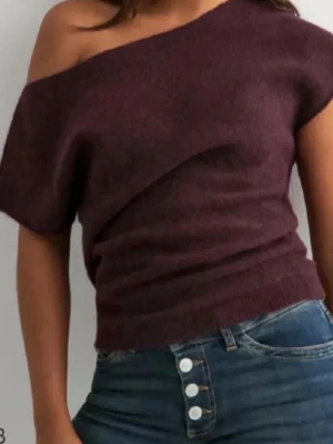 Vinröd oneshoulder croppad topp - Nelly