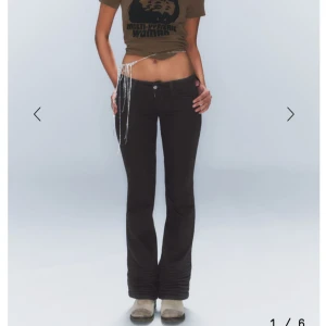 Lowwaist jeans  - Lågmidjade bootcut jeans från Cheap Monday. Använt 2-3 gånger, Storlek 28/32 men passar xs💕