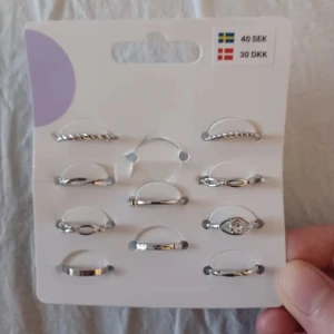 10 par silver ringar🤍 - Säljer 10 par silver ringar från Dollar store. Kommer inte till användning.🫰🏻