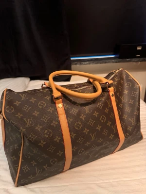 VÄSKA - En fin väska som är till salu! Pris kan diskuteras om smidig affär