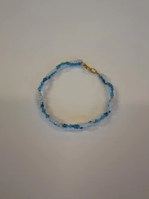 Handgjort Pärlarmband - Handgjort smycke av oss i högkvalitativt material. Vid eventuella frågor skicka DM 😇