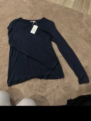 Intemissmi liknande tröja - den är i storlek XS 💝😇 jätteskön att ha på sig. Har prislappen kvar men testat en gång.  nypris: 249:-