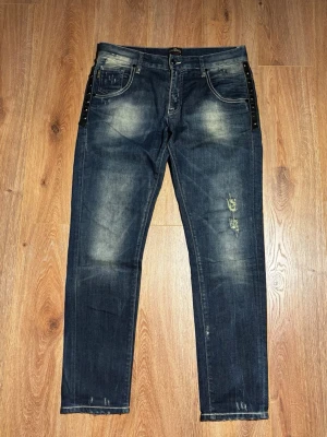 Jeans med snygg wash - Vintage jeans med snygg wash. Storlek 30, mycket fint skick. Fraktar samma dag!