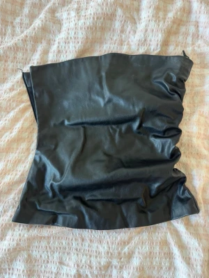 Skinn topp - Snygg skinn topp från Zara 