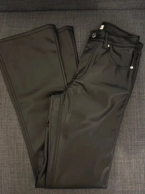 Skinn byxor  - Jätte snygga skinnbyxor från Gina, de är helt nya!