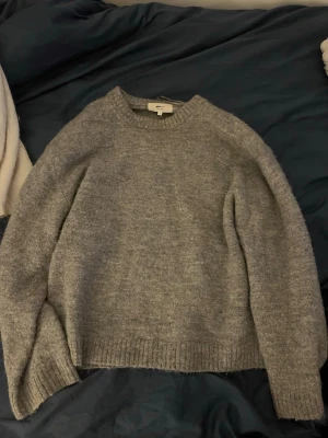 Grå stickad tröja från Gina  - Mysig grå stickad tröja 