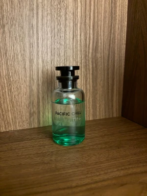 Louis Vuitton Pacofic Chill - Säljer nu splitt på Louis Vuitton Pacofic Chill. Storlekarna som finns är 2,3,5 ml men 10 och 30 går även att lösas. Frakt kan lösas privat eller via plick. Priser||109|149|199| Skriv vid minsta lilla fundering🙌