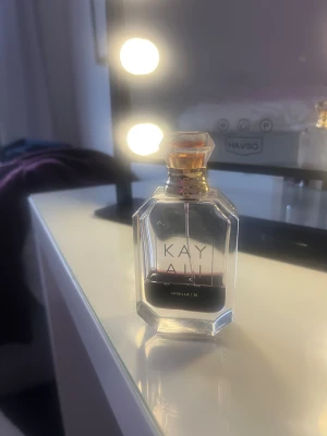Kayali 28 Eau de Parfum - Kayali 28 parfym i 50 ml flaska , perfekt om man vill testa parfymen innan man köper en helt full flaska <3 💞🍦🍨